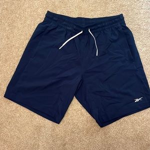 Men’s like new Reebok shorts with pockets, size medium, navy
